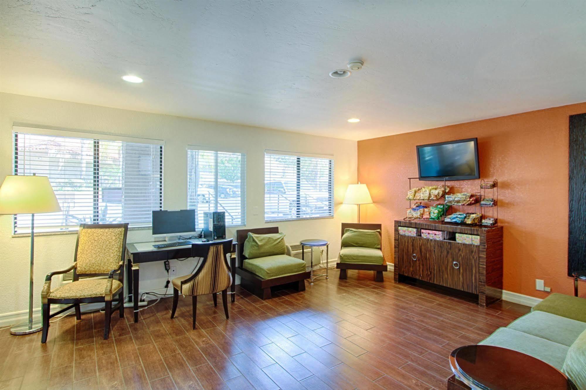 Motel 6 San Diego - Mission Valley Zewnętrze zdjęcie