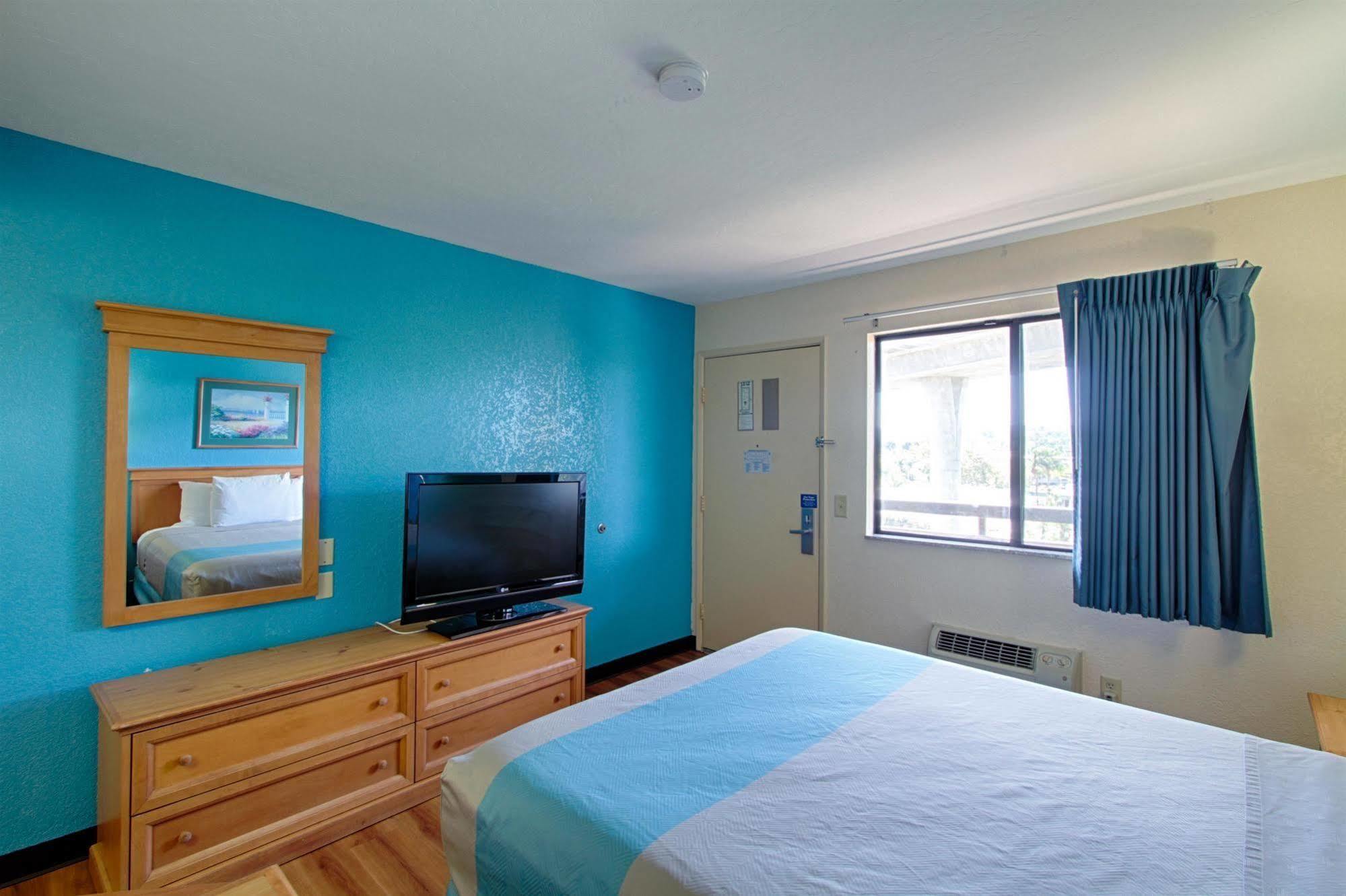 Motel 6 San Diego - Mission Valley Zewnętrze zdjęcie