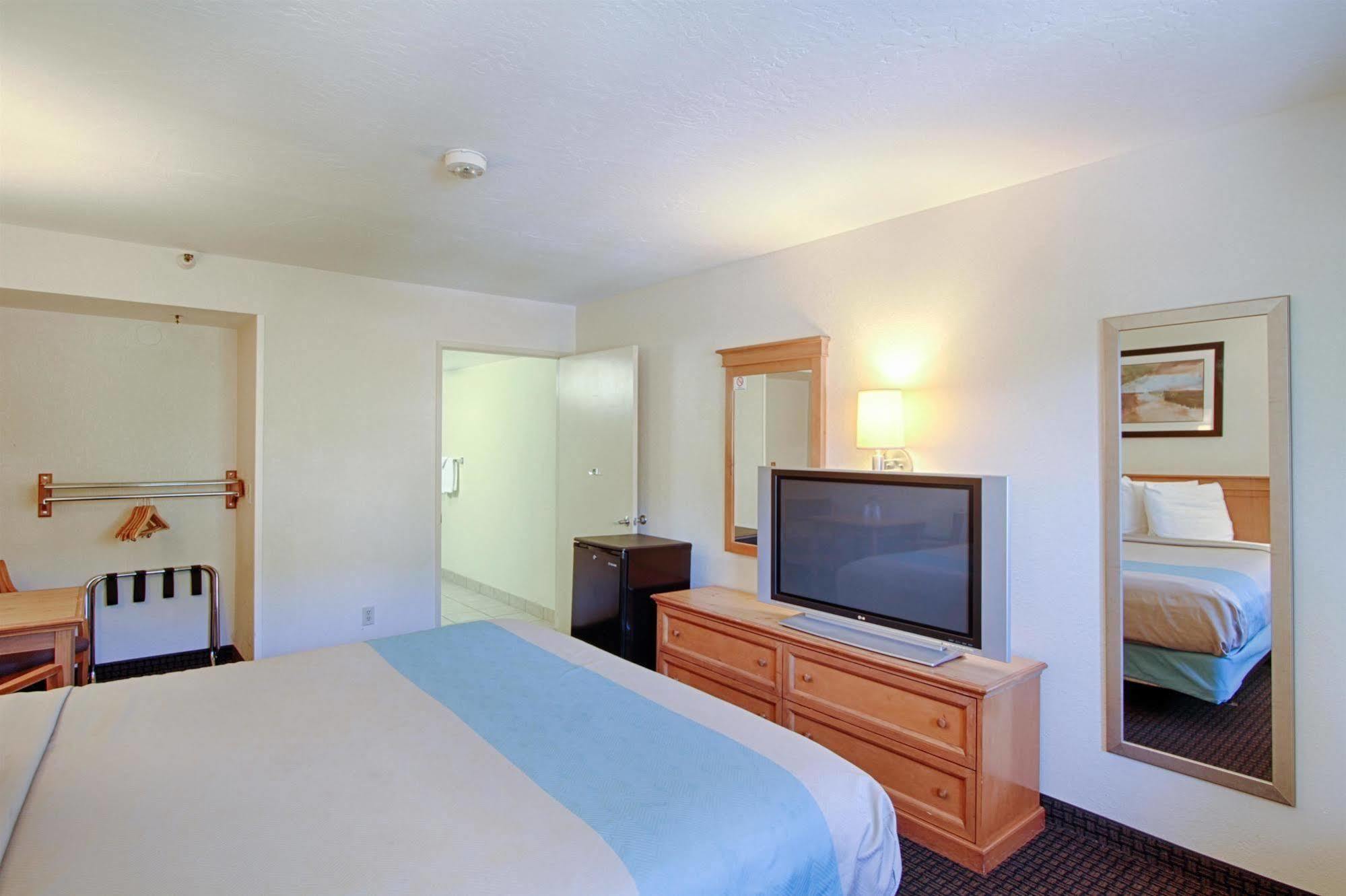 Motel 6 San Diego - Mission Valley Zewnętrze zdjęcie