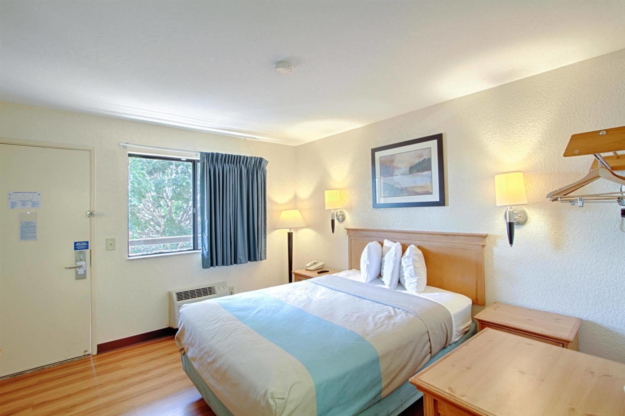 Motel 6 San Diego - Mission Valley Zewnętrze zdjęcie